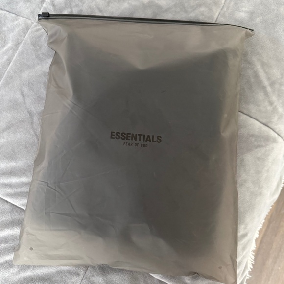 New ESSENTIALS Fear of God Black Hoodie - Picture 7 of 10